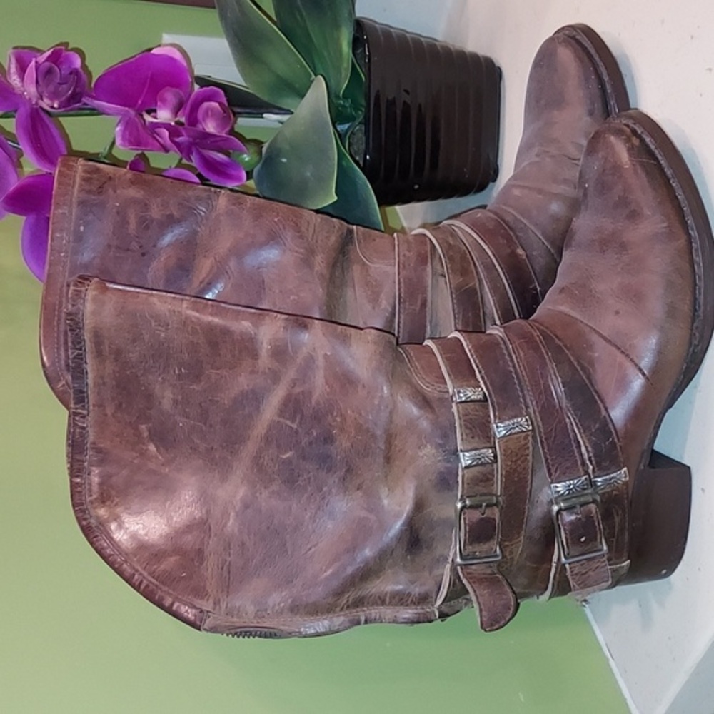 Freebird drove brown distressed boots size 7
